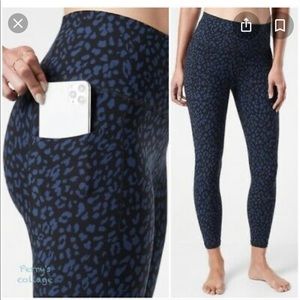 Athleta Salutation Stash Pocket